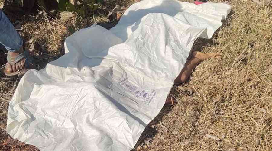 Police recover body from Ormanjhi on Sunday in Ormanjhi, Ranchi while beginning probe. (Picture source: Telegraph India)